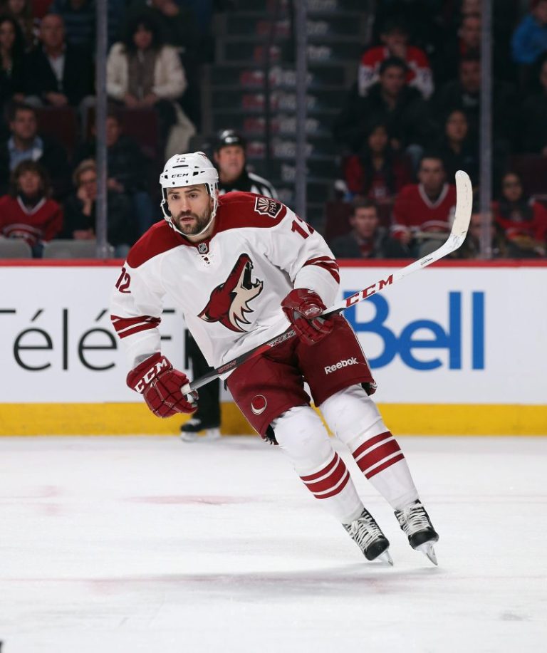 Former NHL player assaulted at Arizona restaurant