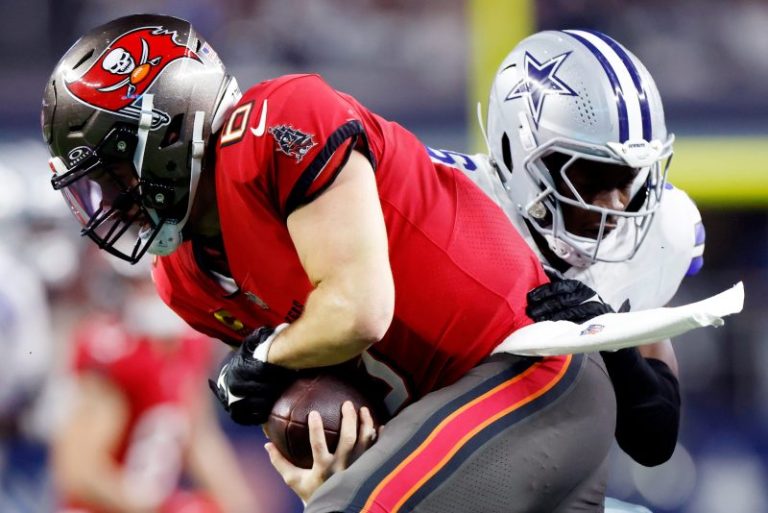 NFL playoff picture: Eliminated Cowboys knock Bucs from first place