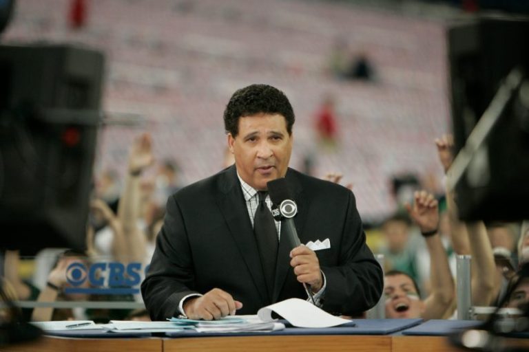 Social media pays tribute to Greg Gumbel
