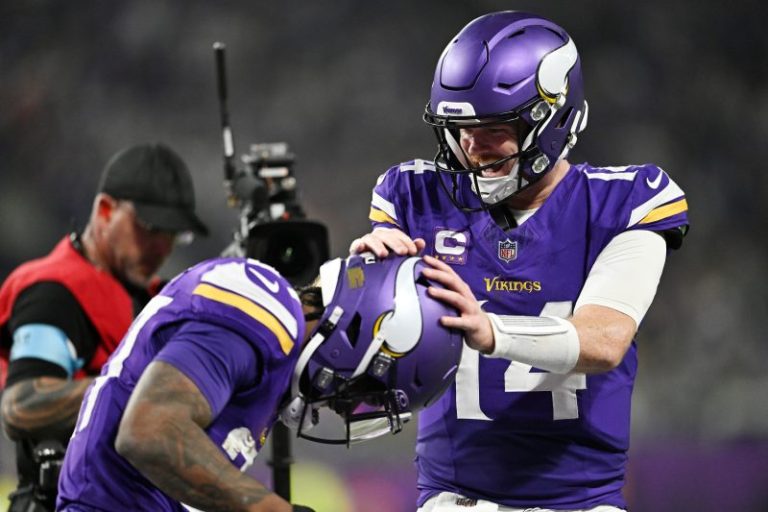 32 things we learned in NFL Week 17: Star players take over in playoff push