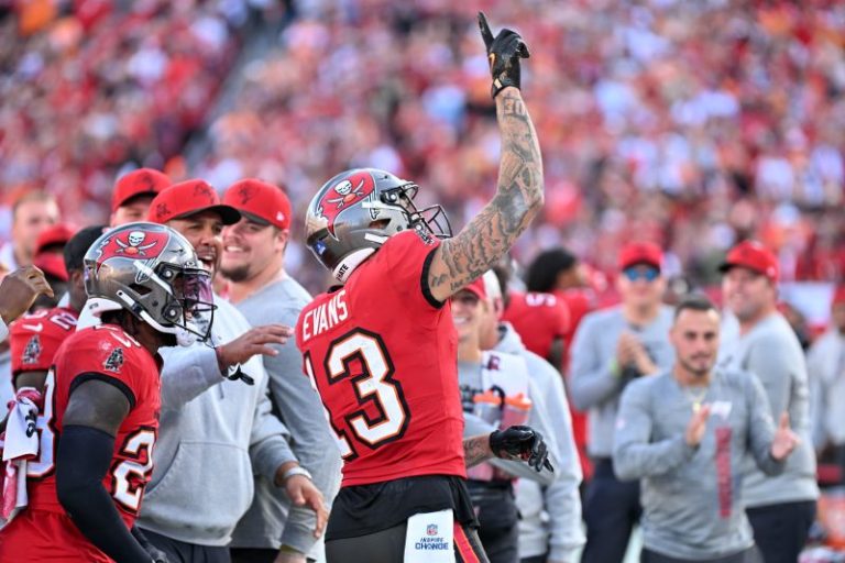 Mike Evans earns $3 million, ties Jerry Rice’s record on final play