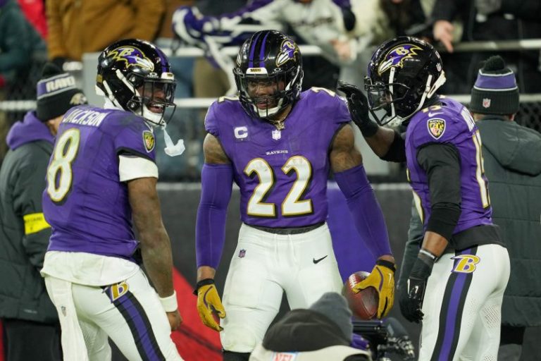 Ravens dominate Steelers in NFL playoff matchup