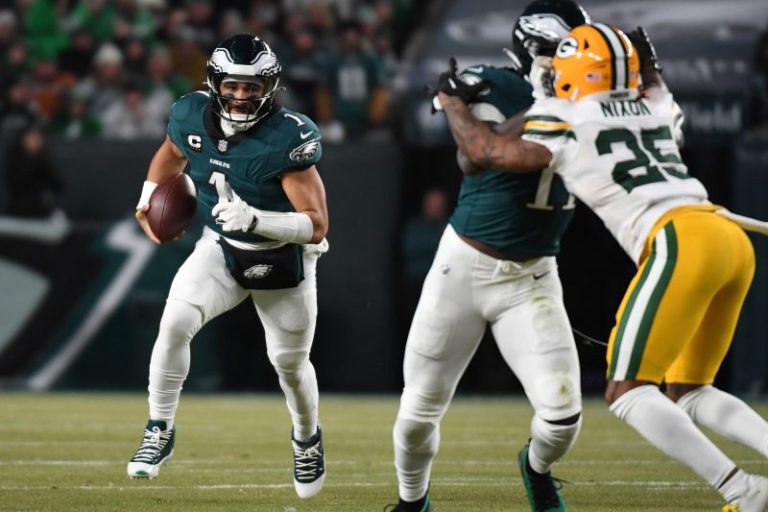 Eagles soar to win, divisional round after thumping Packers: Highlights
