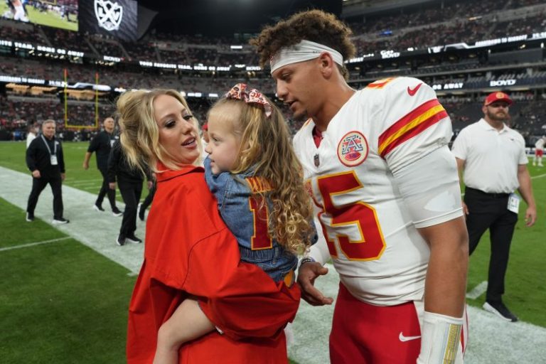 Chiefs QB Patrick Mahomes, wife Brittany announce birth of third child