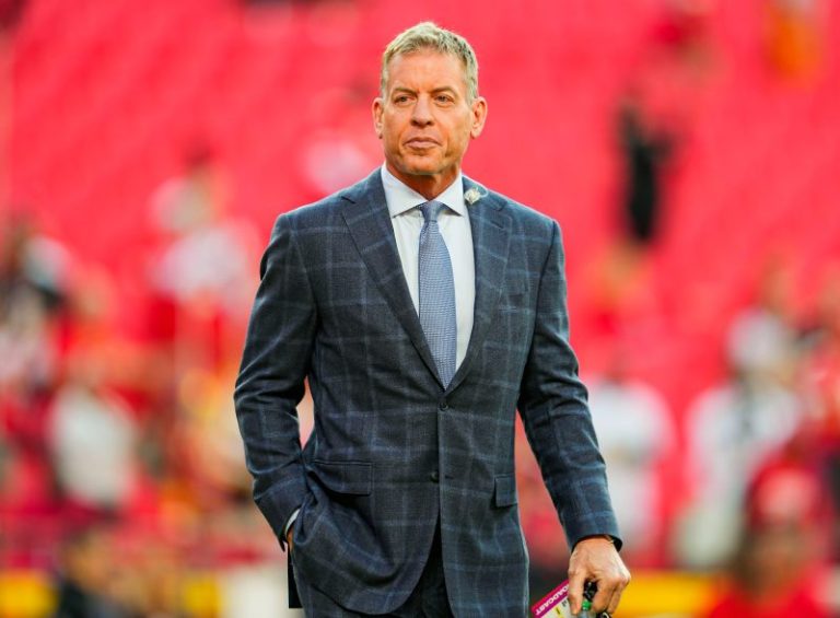 Troy Aikman sounds off on referee Clay Martin for questionable calls