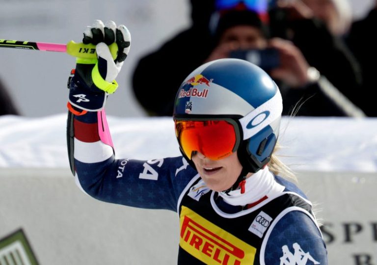 Lindsey Vonn crashes out in World Cup super-G, avoids injury