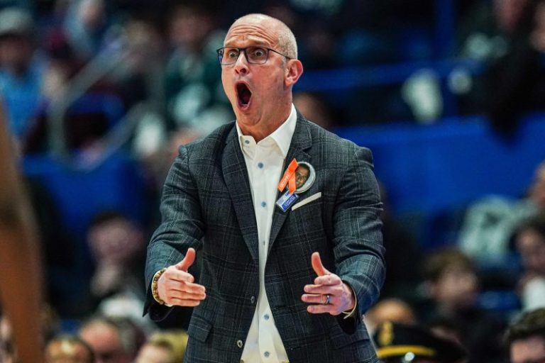 Dan Hurley taunts Creighton fans after UConn victory: ‘Two rings!’