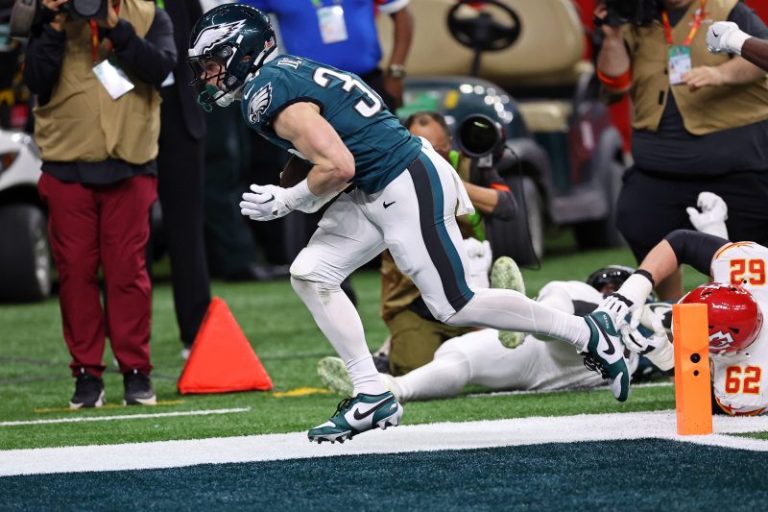 Eagles rookie gets ultimate birthday gift with historic Super Bowl play
