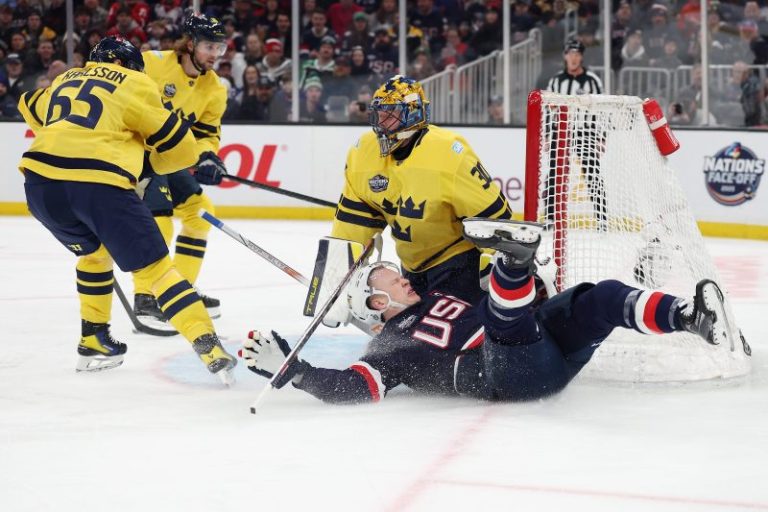 Tkachuk brothers hurt: Brady crashes into net, Matthew sits out