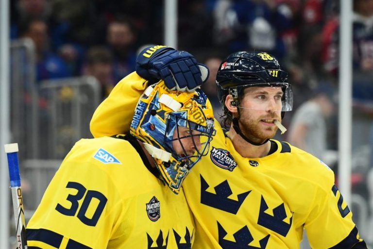 USA loses game, key forward against Sweden