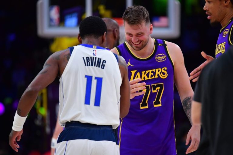 Watch: Dončić greets former teammates, stares down Mavericks bench