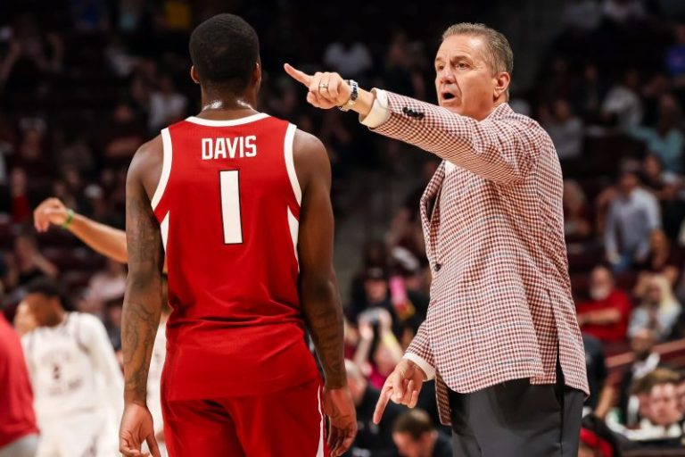 Arkansas’ horrid loss leads college basketball bubble winners, losers