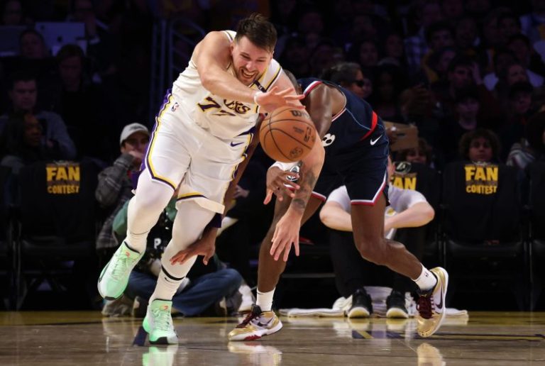 How many points did Lakers star Luka Doncic score against Clippers?