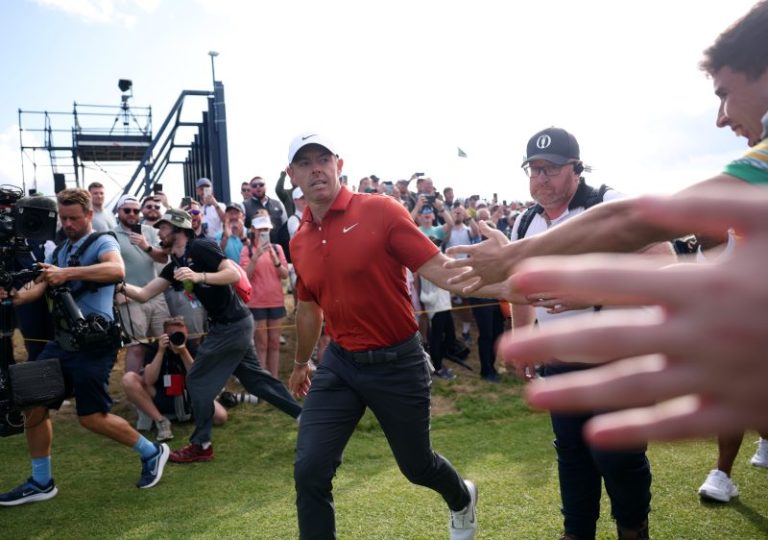 Rory McIlroy shoots 5 under during third round of British Open