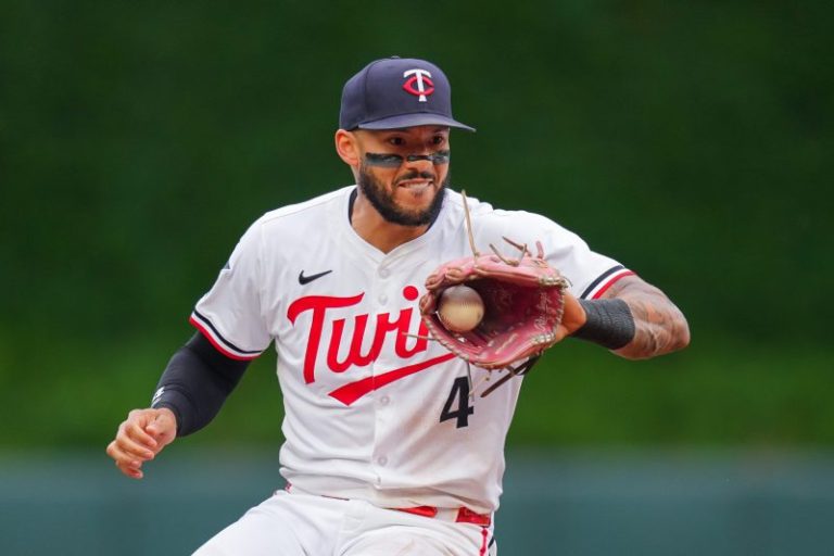 Astros mulling reunion with their former All-Star shortstop