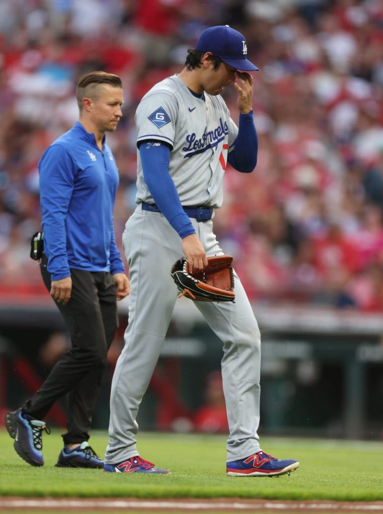 Shohei Ohtani injury: Latest as Dodgers star leaves mound early