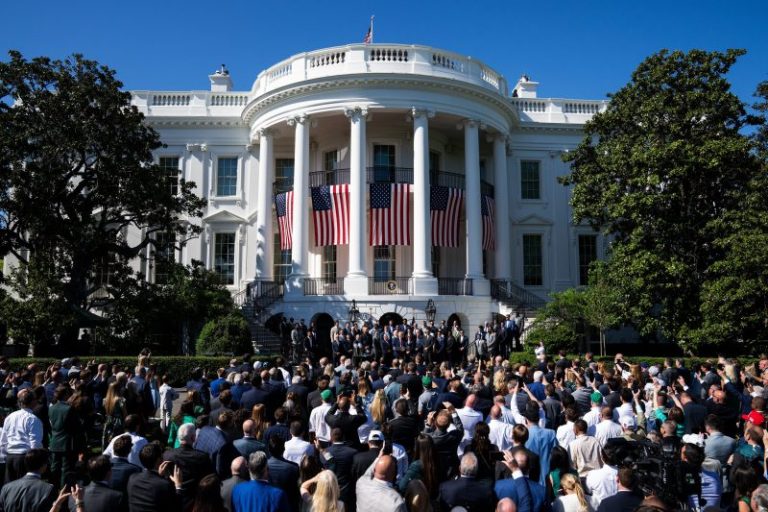 Trump invites athletes to reinstate Presidential Fitness Test