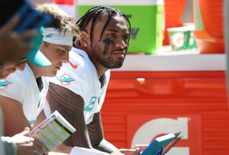 Ex-teammate says Dolphins QB went into ‘panic mode’ in blowout