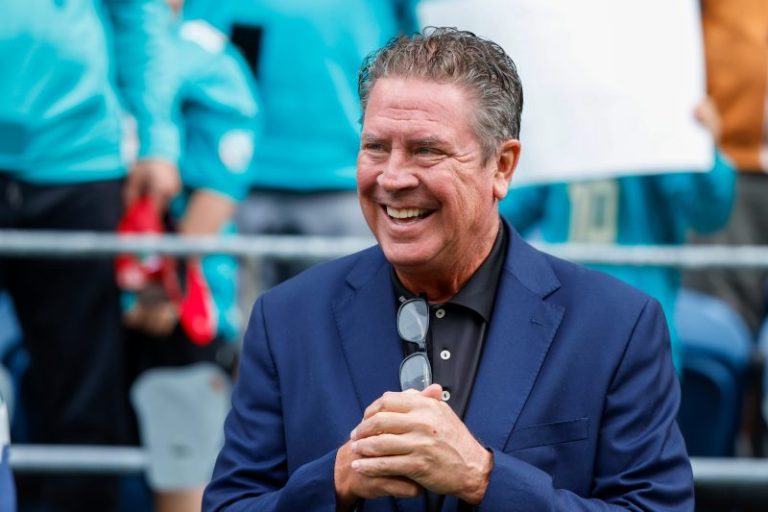 Hall of Fame quarterback reveals liver disease diagnosis