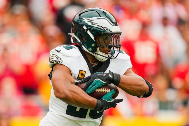 Saquon Barkley fined for impermissible use of helmet vs Chiefs