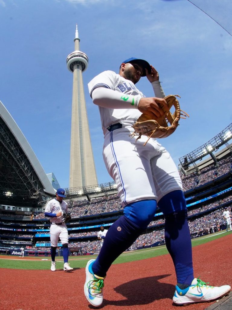 Blue Jays, Mariners add starting pitchers, make roster changes for ALCS