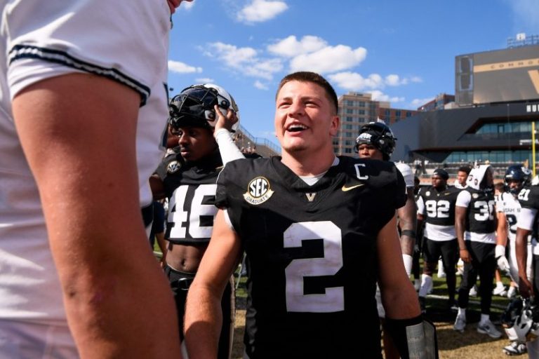 How Vanderbilt’s QB could take a page from Derek Jeter