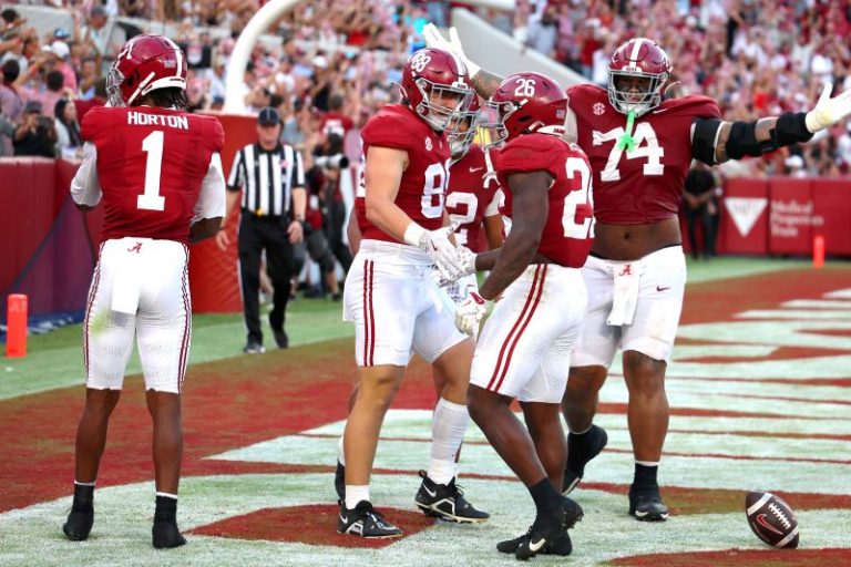 Alabama surges; Penn State, Texas tumble in coaches poll after Week 6