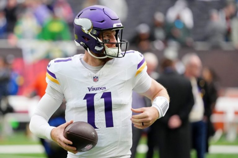 Vikings backup QB hurts shoulder vs. Browns