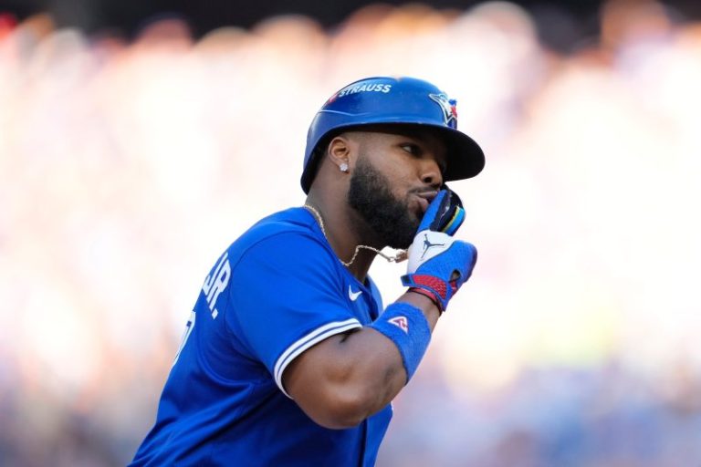 Watch Vladimir Guerrero’s grand slam and epic pose against Yankees