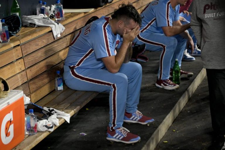 Watch: Dodgers win series on walk-off thanks to crushing Phillies error