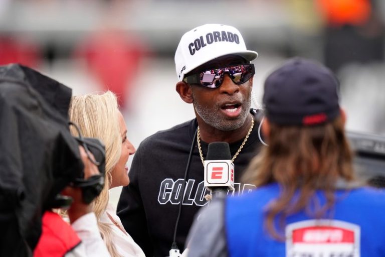 Deion Sanders returns to sideline for Colorado after surgery