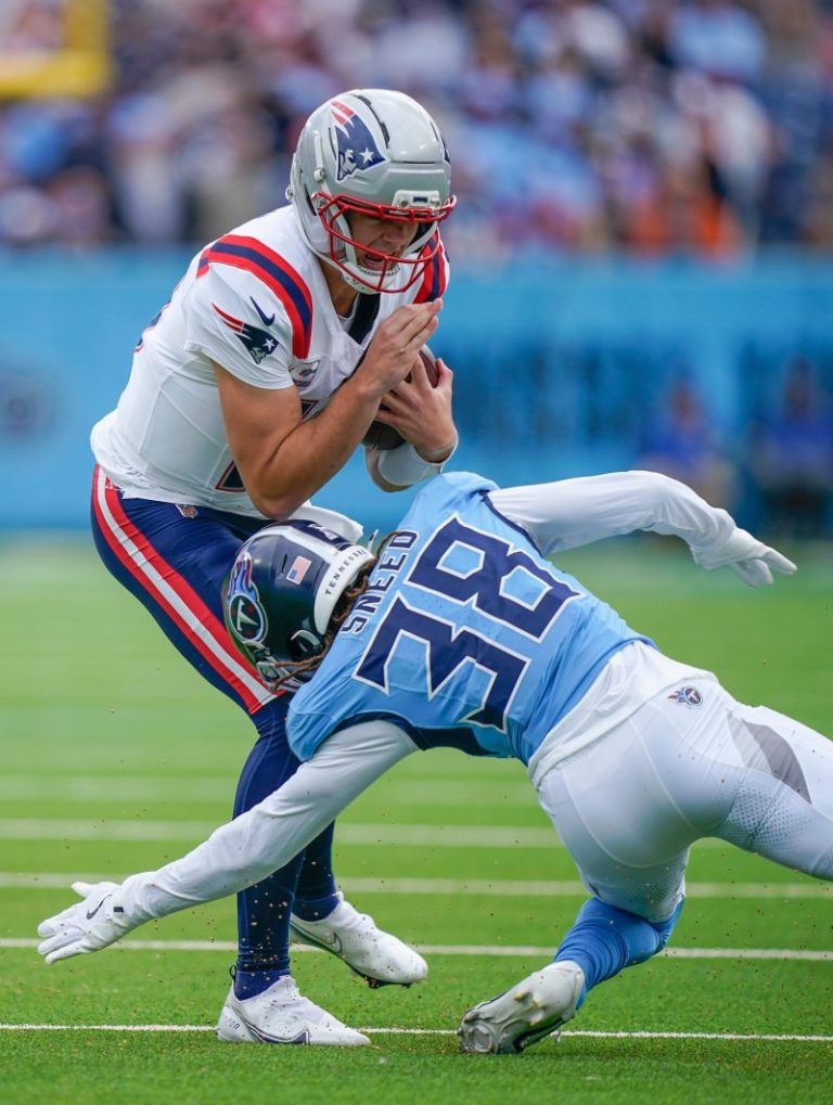 L’Jarius Sneed injury update as Titans CB leaves Patriots game