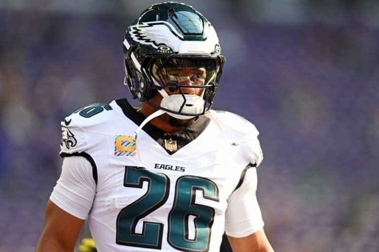 Eagles RB Saquon Barkley exits vs. Vikings