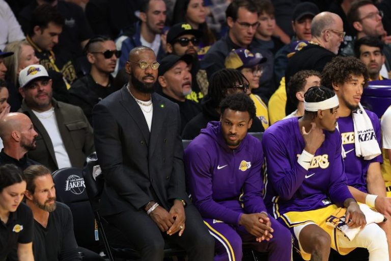 Lakers adjusting to life without LeBron as they await his return