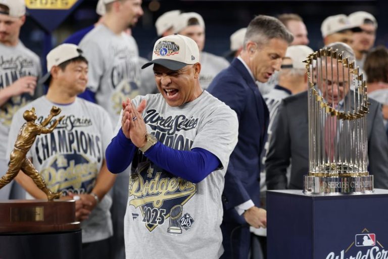 Is Dave Roberts an Alabama fan? Why Dodgers manager is at game vs. LSU