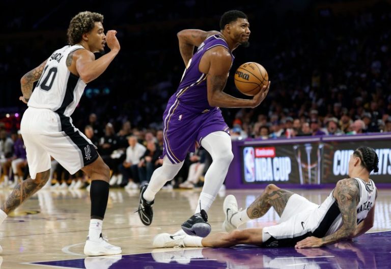 Lakers hold on despite Marcus Smart blunder, Jake LaRavia late foul