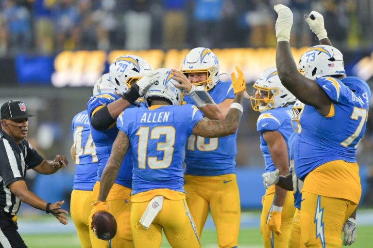 Winners and losers from Chargers’ dominant win vs. Steelers