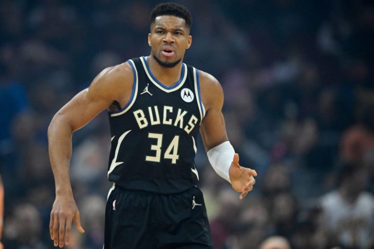 Giannis Antetokounmpo expected to undergo MRI on left groin
