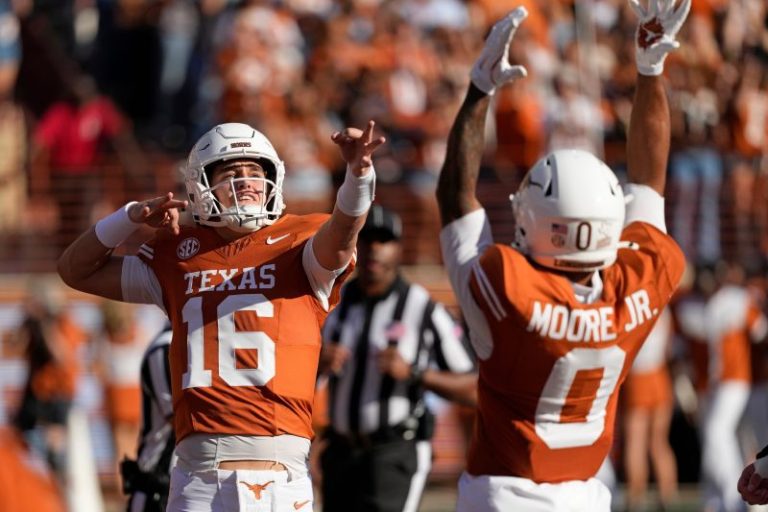 Watch Texas QB Arch Manning make TD catch vs Arkansas