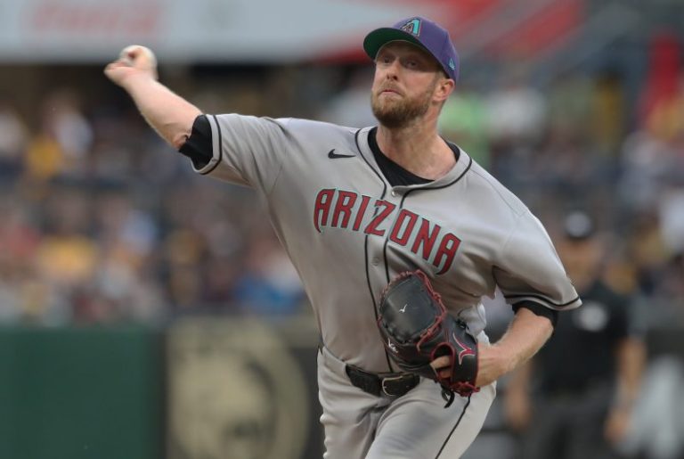 Diamondbacks strike deal with free agent pitcher Merrill Kelly