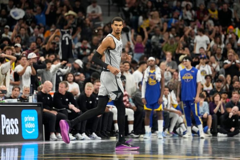 Victor Wembanyama injury update, game status for Spurs vs. Pelicans