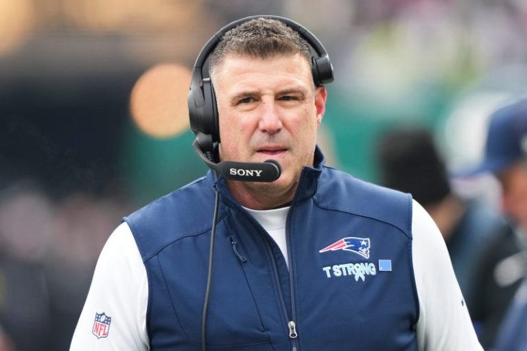 Pats coach Vrabel answers questions on Diggs, Barmore charges