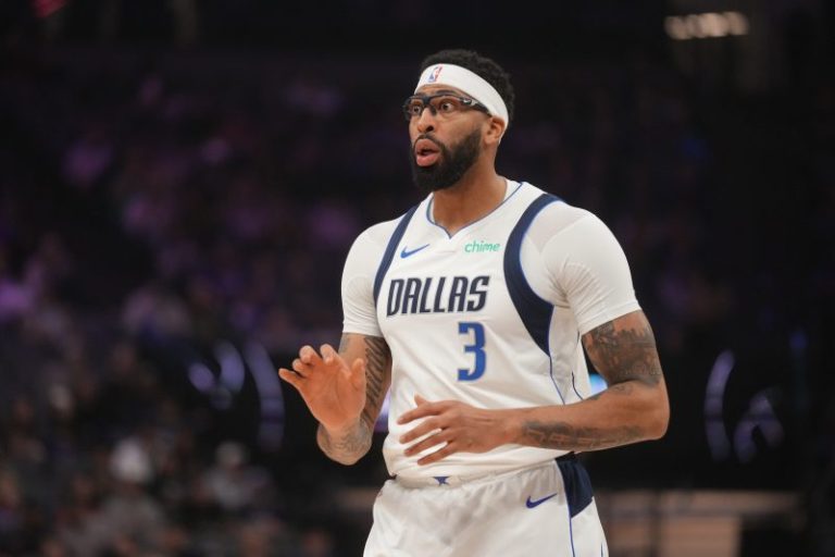AD out indefinitely with hand injury. Is surgery next for Mavs star?