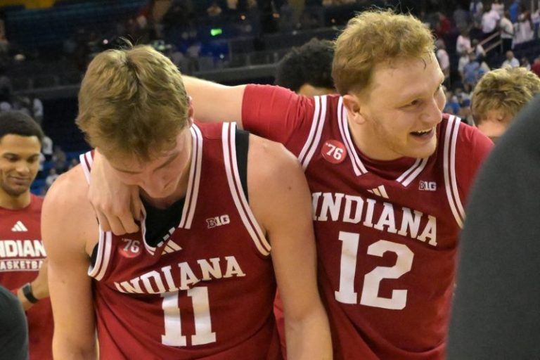 Which teams have most polarizing March Madness resumes?