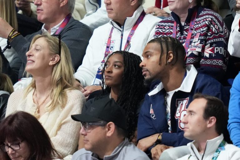 Simone Biles speaks with Ilia Malinin, offers encouragement